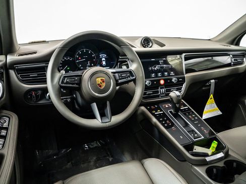 New 2026 Porsche Macan image 4