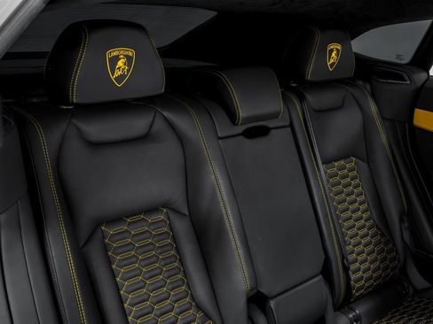 Used 2022 Lamborghini Urus AWD/4WD image 32