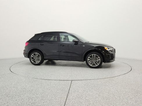 Used 2025 Audi Q3 2.0T Premium w/ Convenience Package AWD/4WD image 4