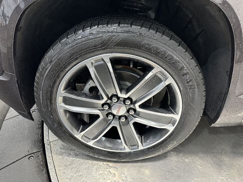 Used 2017 GMC Acadia Denali w/ Technology Package image 8