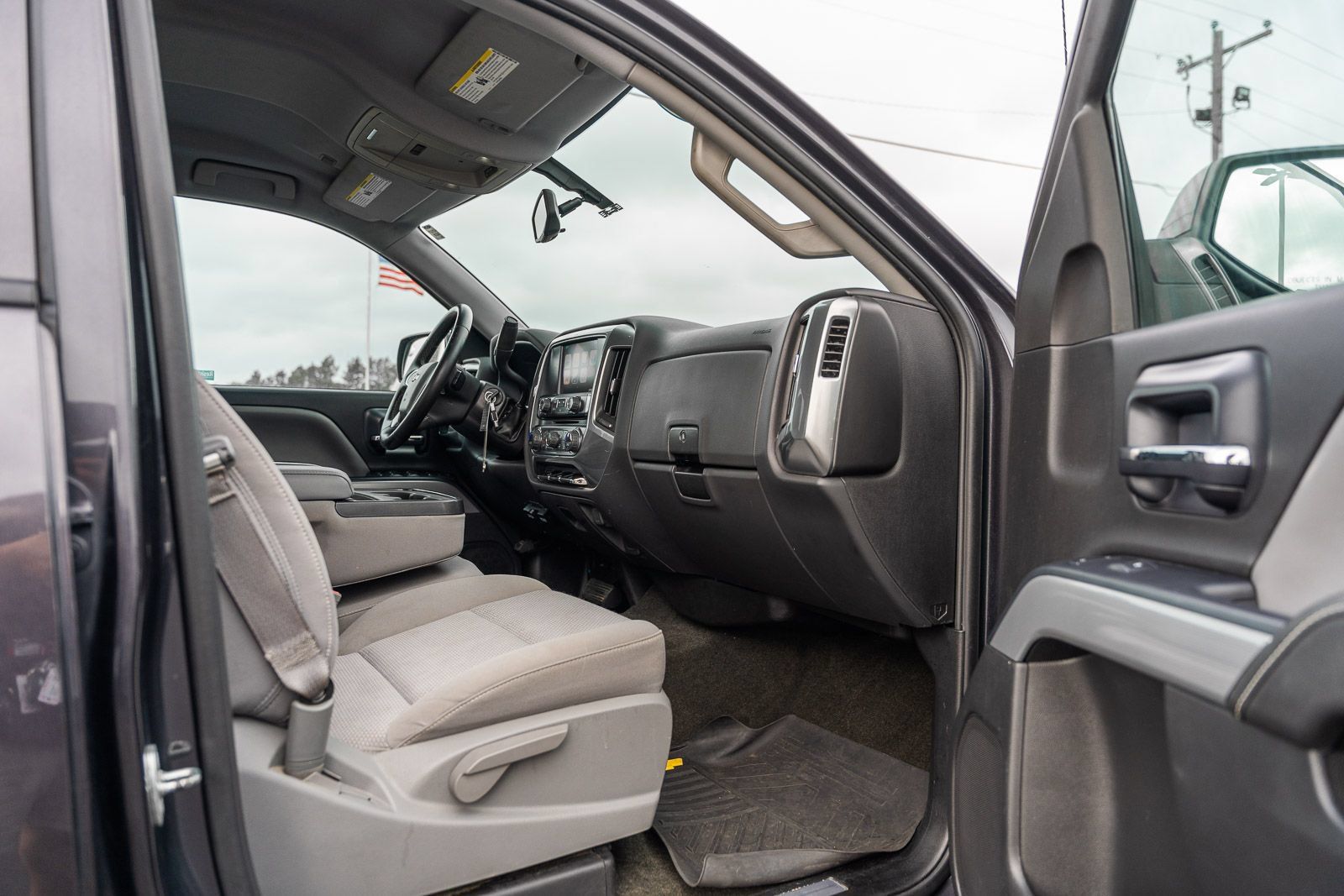 Used 2015 Chevrolet Silverado 1500 LT w/ LT Convenience Package AWD/4WD image 11