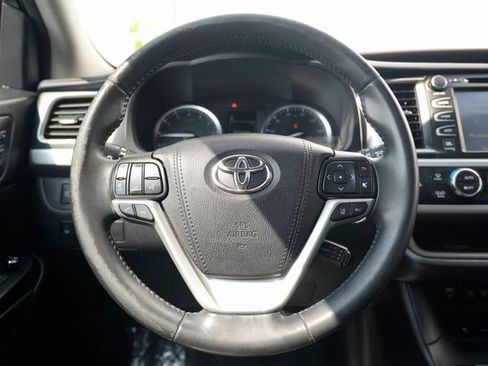 Used 2017 Toyota Highlander Limited AWD/4WD image 42