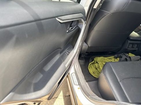 Used 2020 Toyota RAV4 XLE Premium FWD image 26