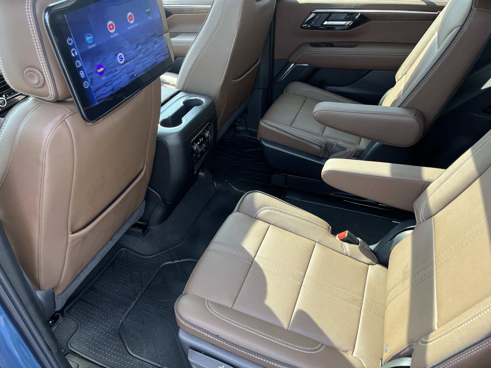 Used 2025 Chevrolet Tahoe High Country AWD/4WD image 19