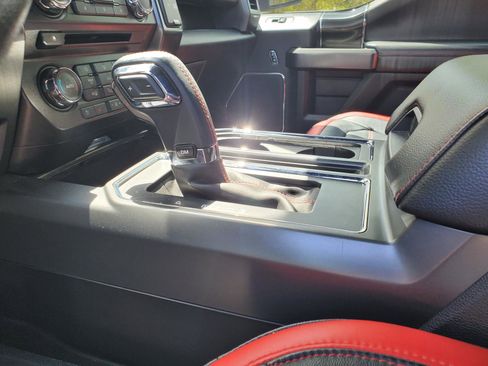 Used 2018 Ford F150 Lariat image 29