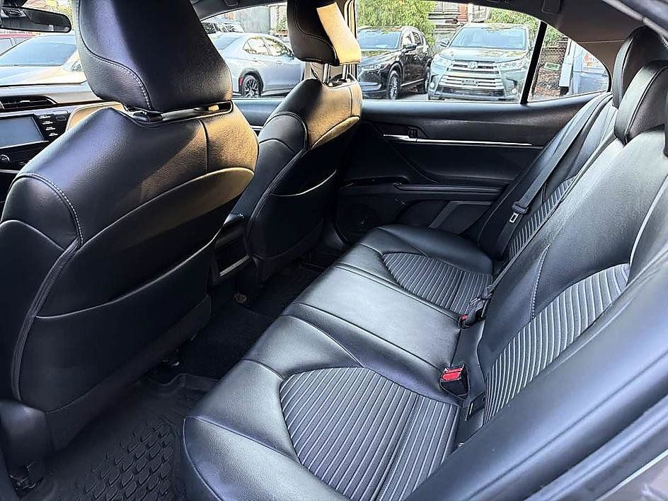 Used 2019 Toyota Camry SE FWD image 9