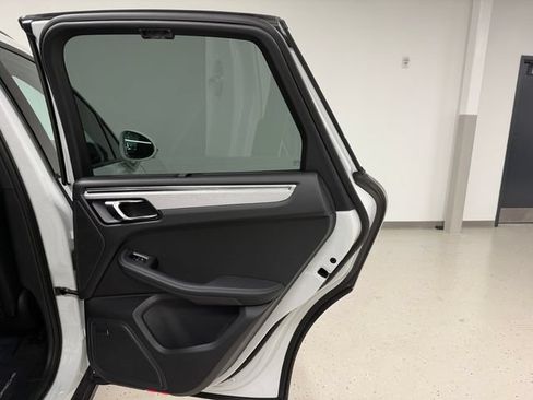 Certified 2026 Porsche Macan AWD/4WD image 37