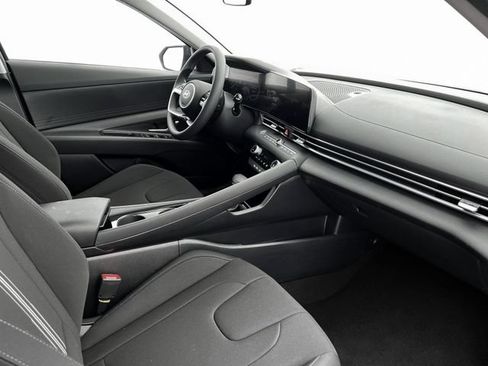 New 2025 Hyundai Elantra Hybrid FWD image 15