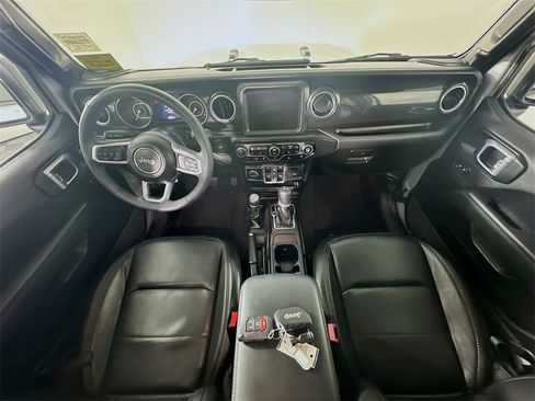 Used 2023 Jeep Wrangler Altitude image 10