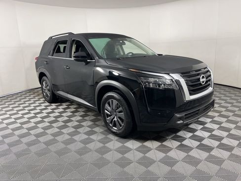 Used 2025 Nissan Pathfinder SV image 16