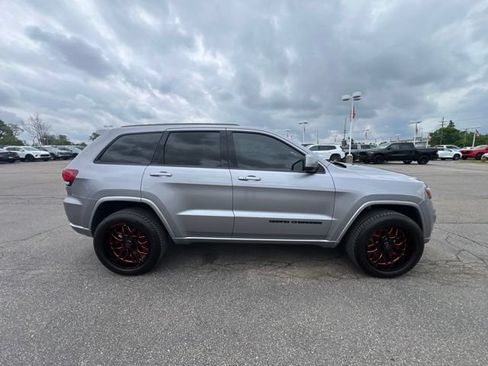 Used 2019 Jeep Grand Cherokee Altitude AWD/4WD image 4