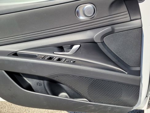 Certified 2025 Hyundai Elantra SEL image 22