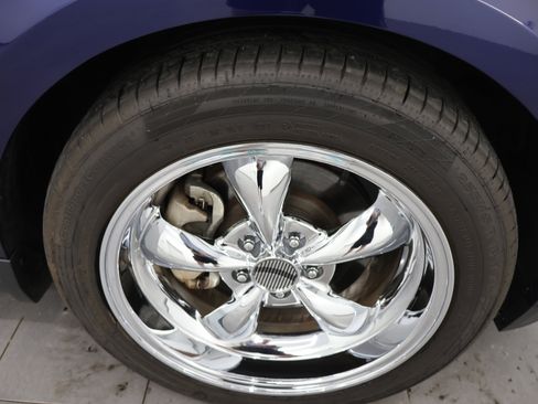Used 2010 Ford Mustang GT Premium RWD image 3