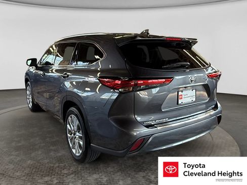 Used 2023 Toyota Highlander Limited FWD image 14