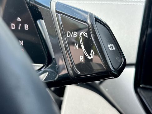 Used 2023 Volkswagen ID.4 Pro RWD image 38
