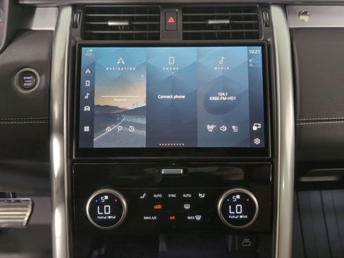Certified 2025 Land Rover Discovery Dynamic SE image 21