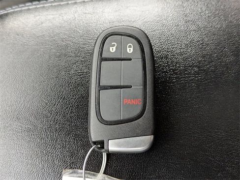 Used 2019 Jeep Cherokee Latitude Plus w/ Cold Weather Group image 27