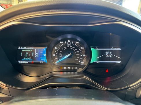 Used 2019 Ford Fusion SE w/ Equipment Group 151A FWD image 18