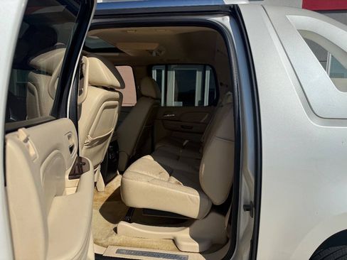Used 2007 Cadillac Escalade EXT w/ Information Package AWD/4WD image 10