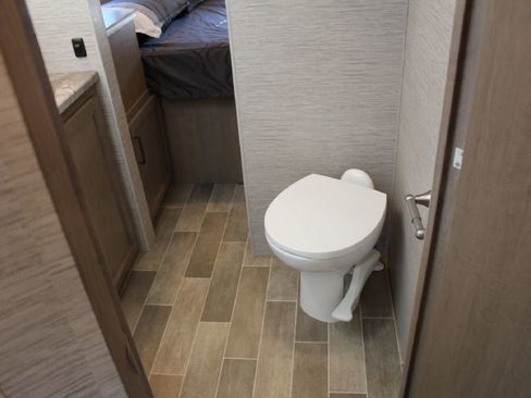 Used 2022 Ford E-450 and Econoline 450 Super Duty w/ Motorhome Prep Package image 29