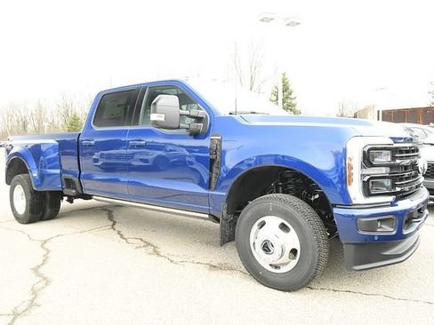 New 2026 Ford F350 Platinum w/ FX4 Off-Road Package AWD/4WD image 1