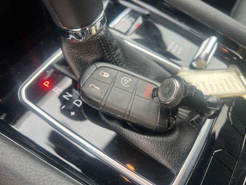 Used 2025 Jeep Compass Limited image 21