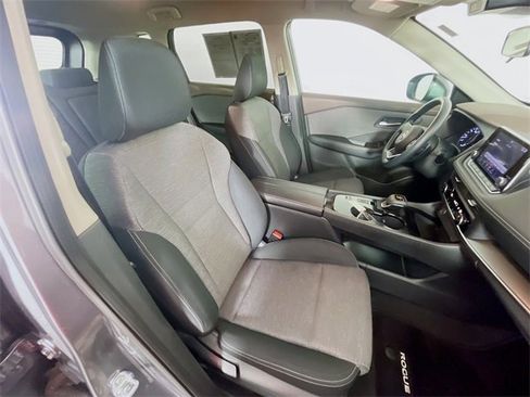Used 2023 Nissan Rogue SV image 27