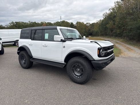 New 2025 Ford Bronco Outer Banks w/ Sasquatch Package image 21