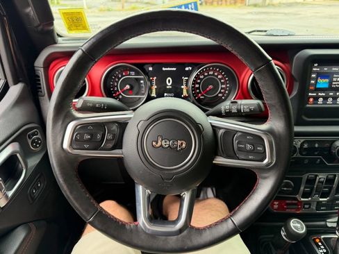 Used 2019 Jeep Wrangler Unlimited Rubicon w/ Cold Weather Group AWD/4WD image 7