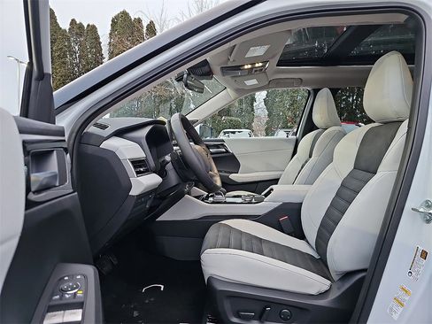 New 2026 Mitsubishi Outlander SE image 9