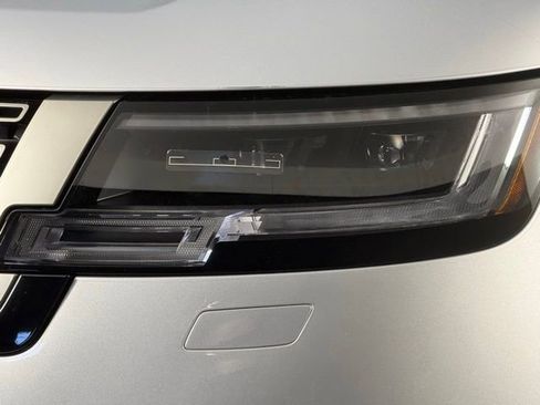 Certified 2023 Land Rover Range Rover SE image 12