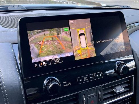 Used 2024 INFINITI QX80 Luxe image 11