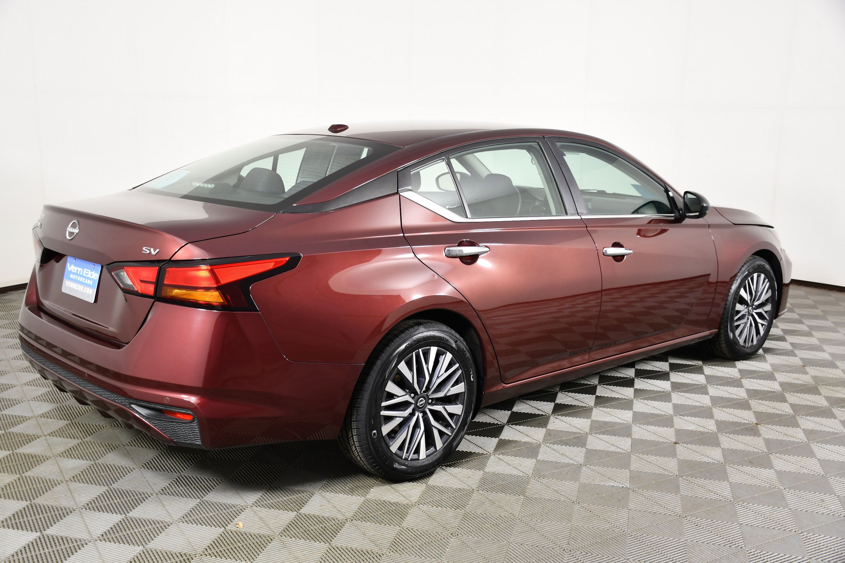 Used 2024 Nissan Altima 2.5 SV FWD image 6