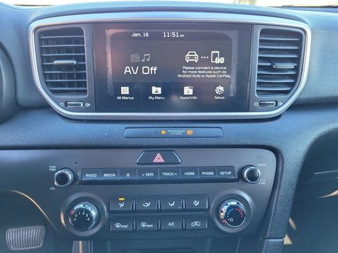 Used 2020 Kia Sportage LX image 9