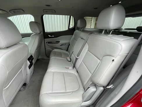 Used 2023 GMC Acadia SLT image 26