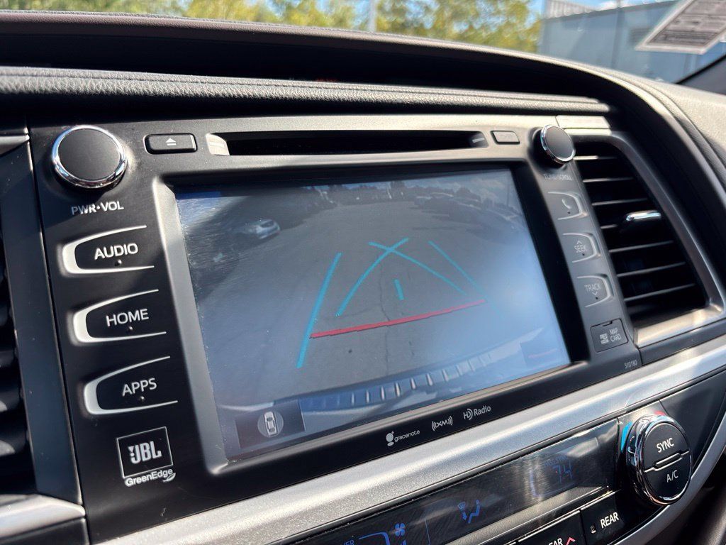 Used 2018 Toyota Highlander Limited Platinum AWD/4WD image 29