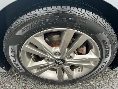 Used 2017 Hyundai Elantra SE w/ SE A/T Tech Package 03 FWD image 4