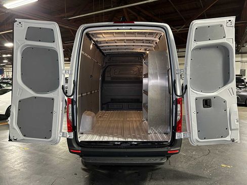 Used 2025 Mercedes-Benz Sprinter 2500 image 17