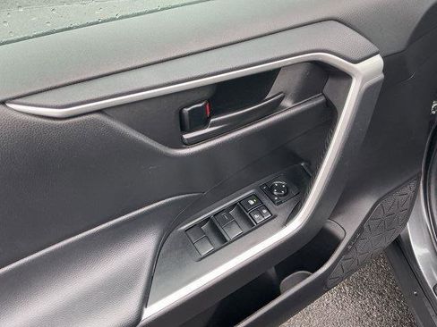 Certified 2022 Toyota RAV4 LE image 10