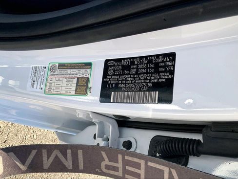 Used 2025 Hyundai Elantra SEL FWD image 30