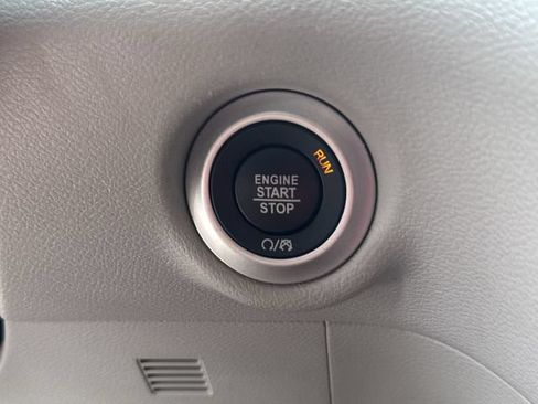 Used 2023 Chrysler Voyager LX FWD image 16