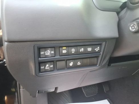 Used 2025 Toyota Tundra Platinum AWD/4WD image 17