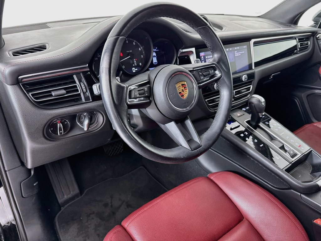 Certified 2023 Porsche Macan Turbo AWD/4WD image 4