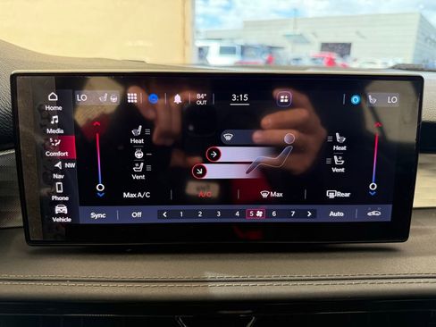 Used 2024 Alfa Romeo Tonale Ti w/ Premium Interior Package image 37