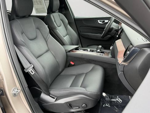 Certified 2023 Volvo XC60 B5 Plus w/ Climate Package AWD/4WD image 10