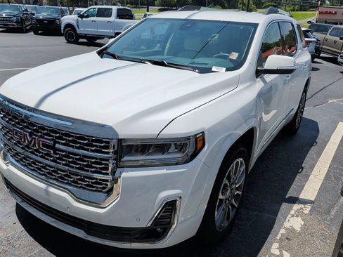 Used 2023 GMC Acadia Denali AWD/4WD image 3