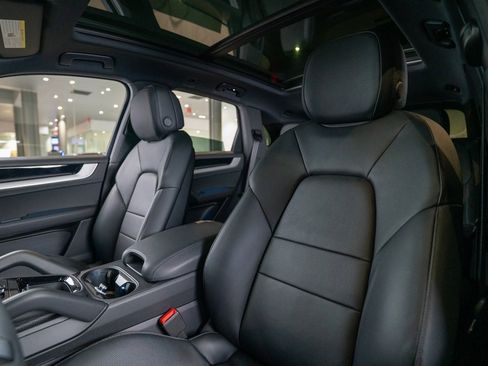 New 2025 Porsche Cayenne image 5
