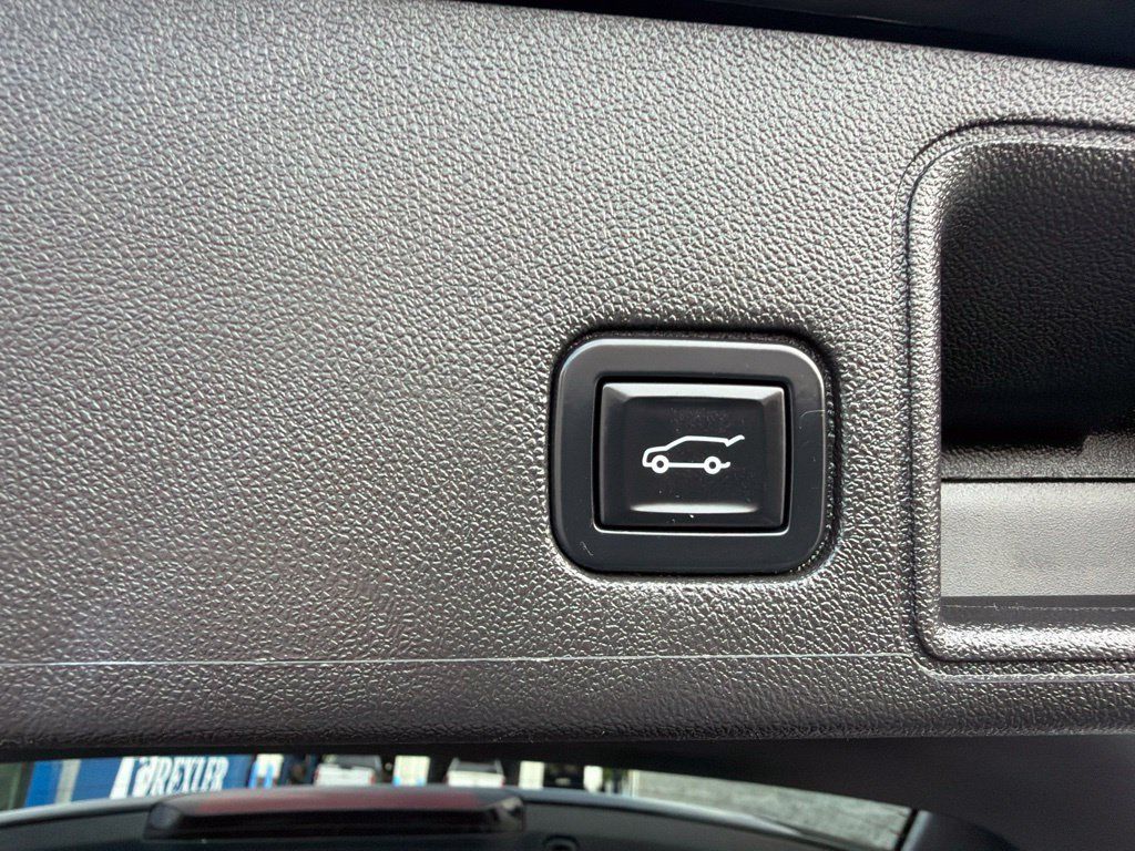 Used 2022 GMC Terrain SLT AWD/4WD image 13