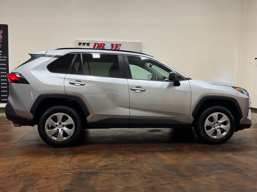 Used 2019 Toyota RAV4 LE FWD image 10
