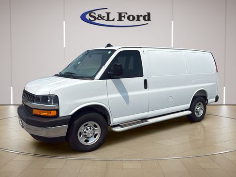 Used 2025 Chevrolet Express 2500 w/ Driver Convenience Package RWD image 2